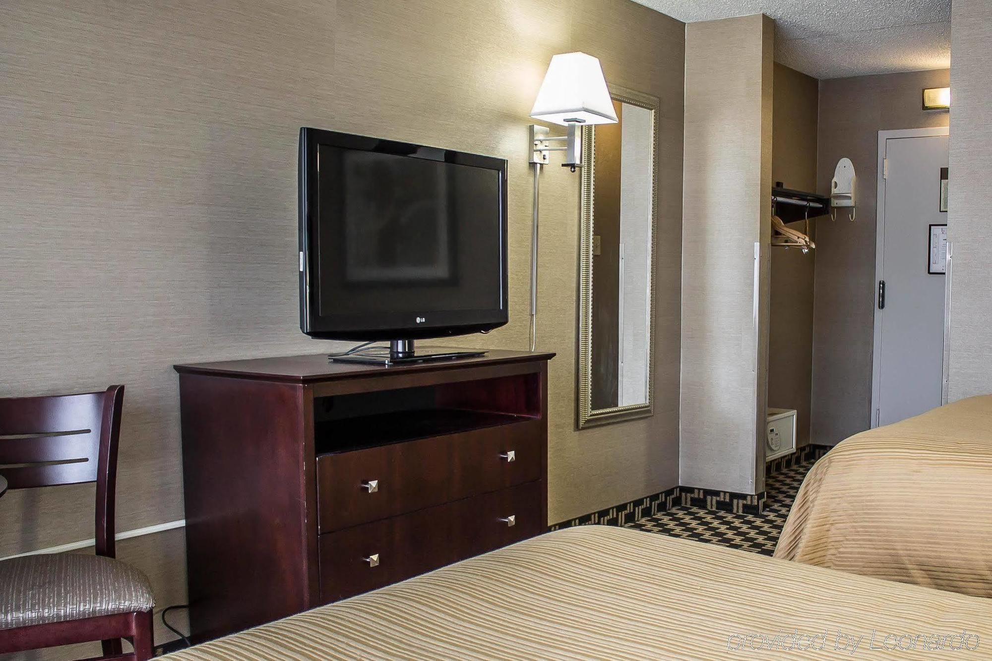 Quality Inn & Conference Center Akron Εξωτερικό φωτογραφία