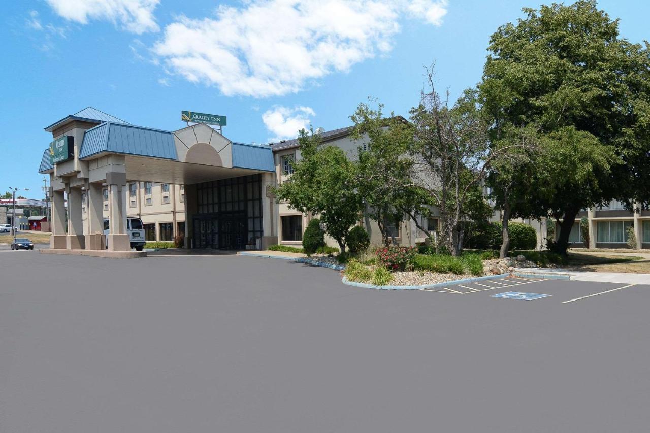 Quality Inn & Conference Center Akron Εξωτερικό φωτογραφία