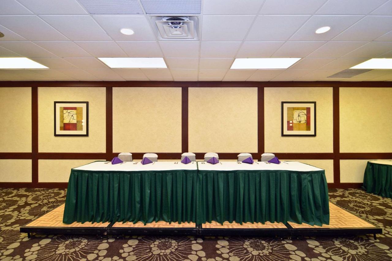 Quality Inn & Conference Center Akron Εξωτερικό φωτογραφία