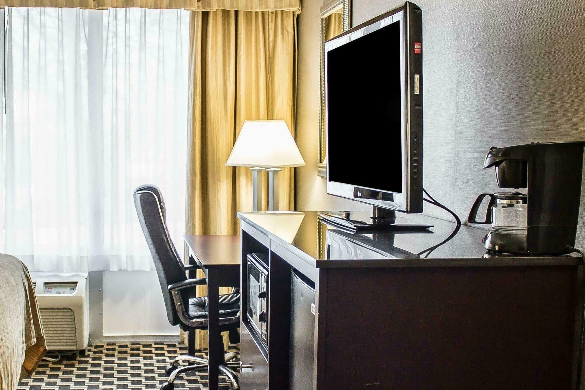Quality Inn & Conference Center Akron Εξωτερικό φωτογραφία